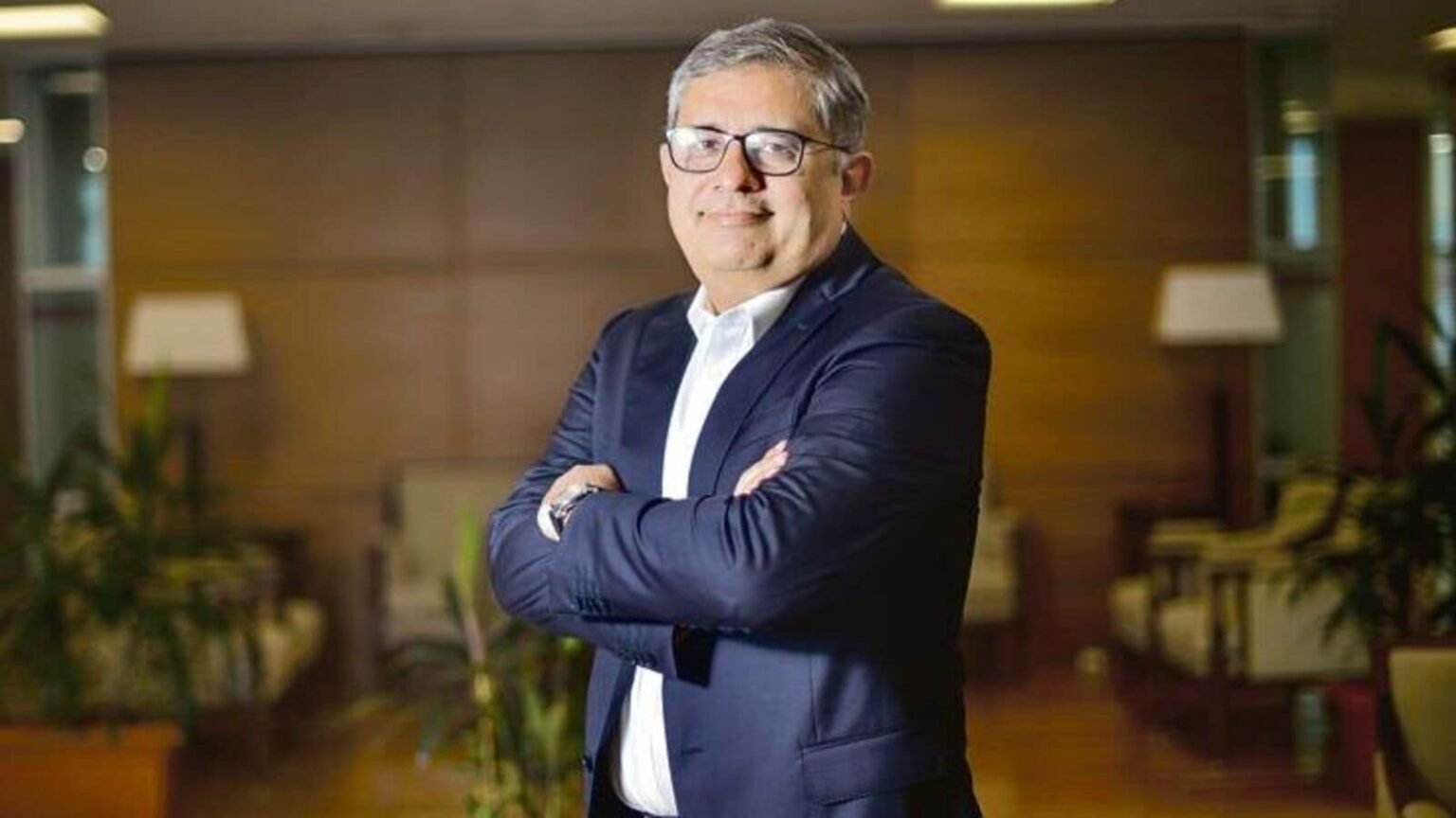 Axis Bank to sell stake in finance unit, looks at listing too