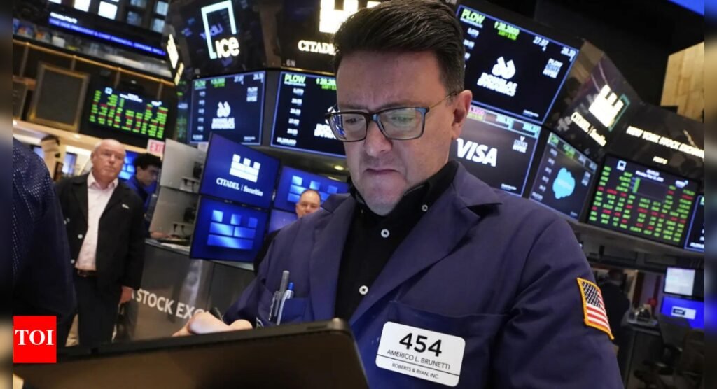US markets edge higher ahead with mixed sentiment amid economic concerns
