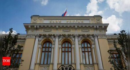 Russia cuts interest rate by 100 bps from 20-year high; warns tight policy will stay