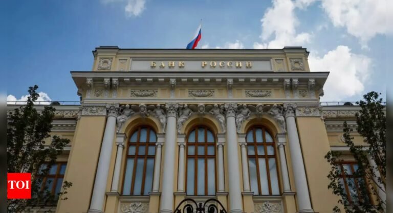 Russia cuts interest rate by 100 bps from 20-year high; warns tight policy will stay